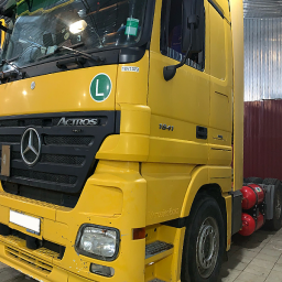 Тягач MERCEDES-BENZ ACTROS 1841 оснащен газодизелем